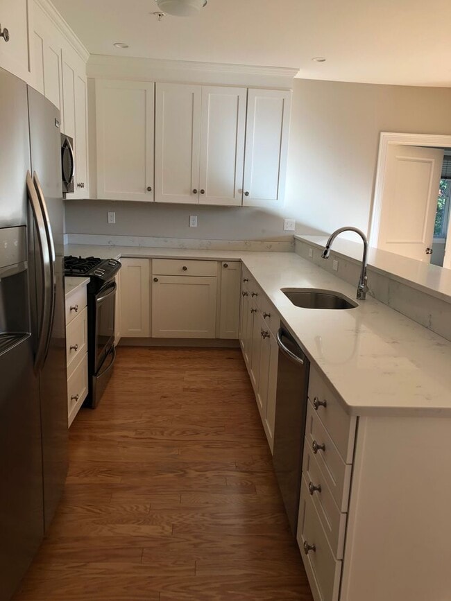 Building Photo - NEW TO MARKET - DEERPOINT AT INWOOD CONDOM...