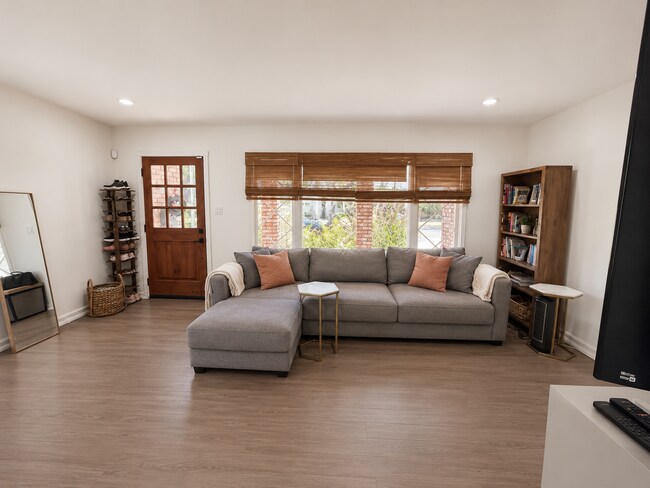 Foto del edificio - Beautifully Upgraded Los Altos Home!