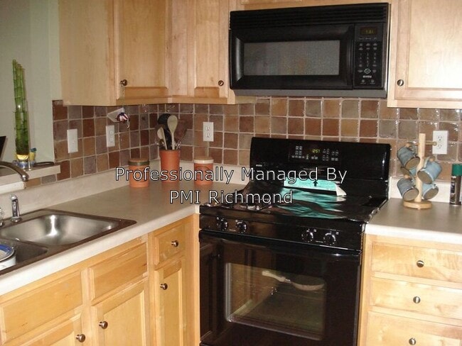 Building Photo - 4690 Twin Hickory Lake Dr