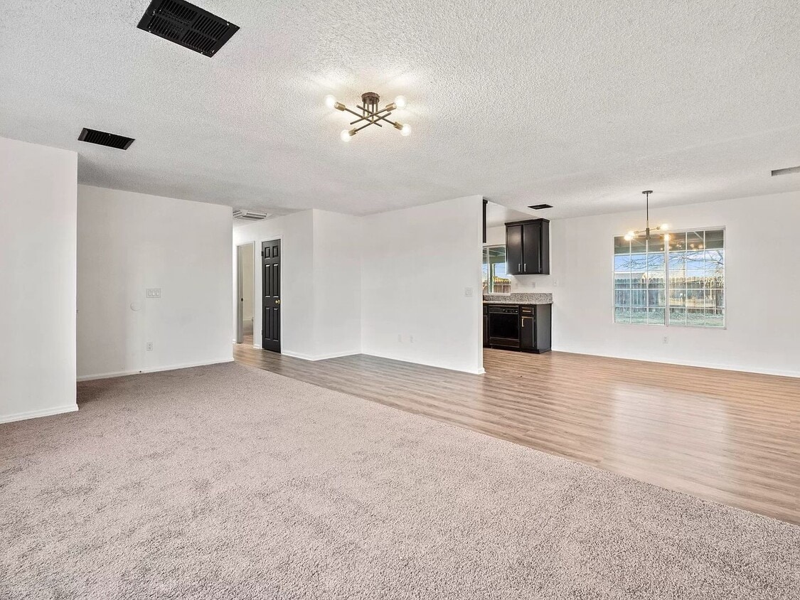 Building Photo - 8560 Nipa Ave