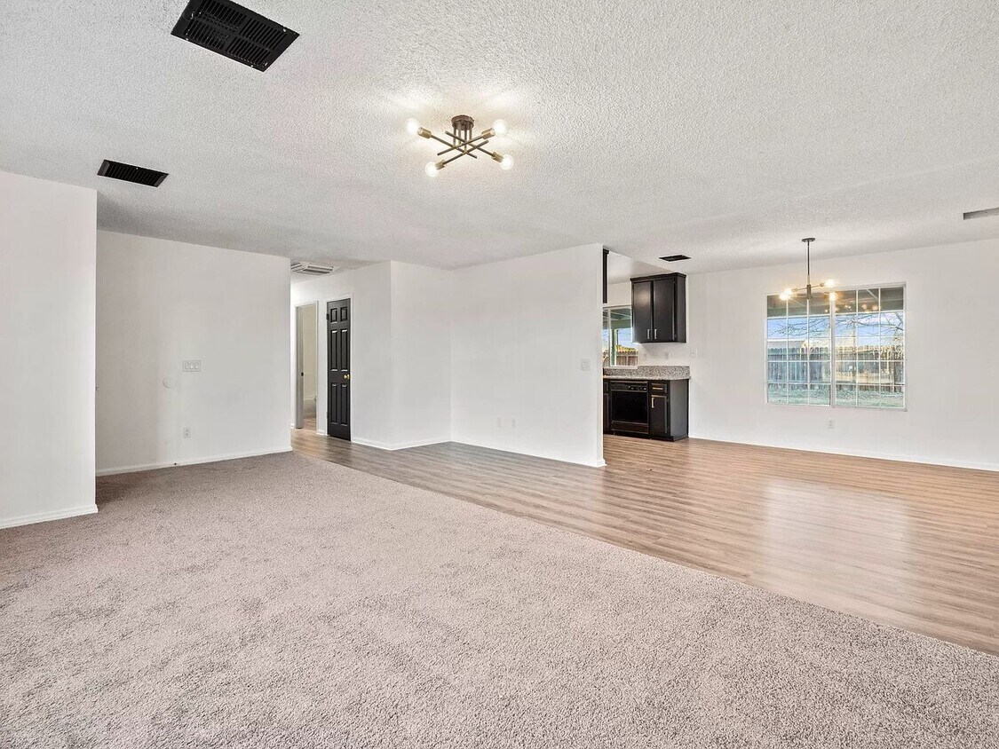 Building Photo - Available Now...Gorgeous Modern Updated Home!