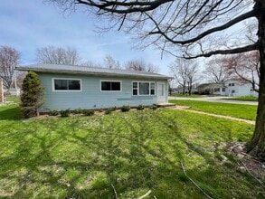 Building Photo - 3 Bedroom Home