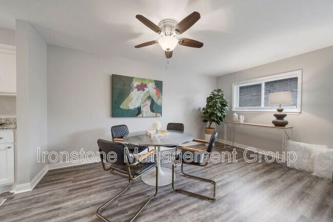 Foto del edificio - 3640 S Indianapolis Ave