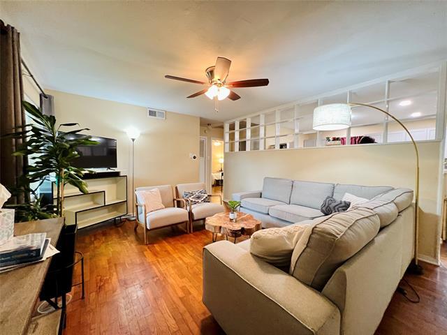 Foto del edificio - 310 W 15th St