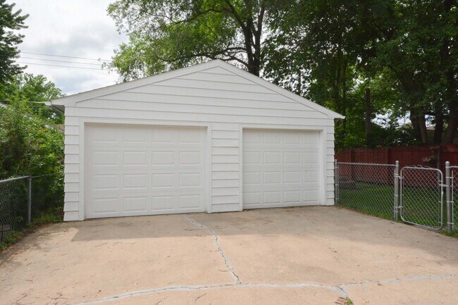 Building Photo - Charming 4 Bed, 2 Bath Home for Rent near ...