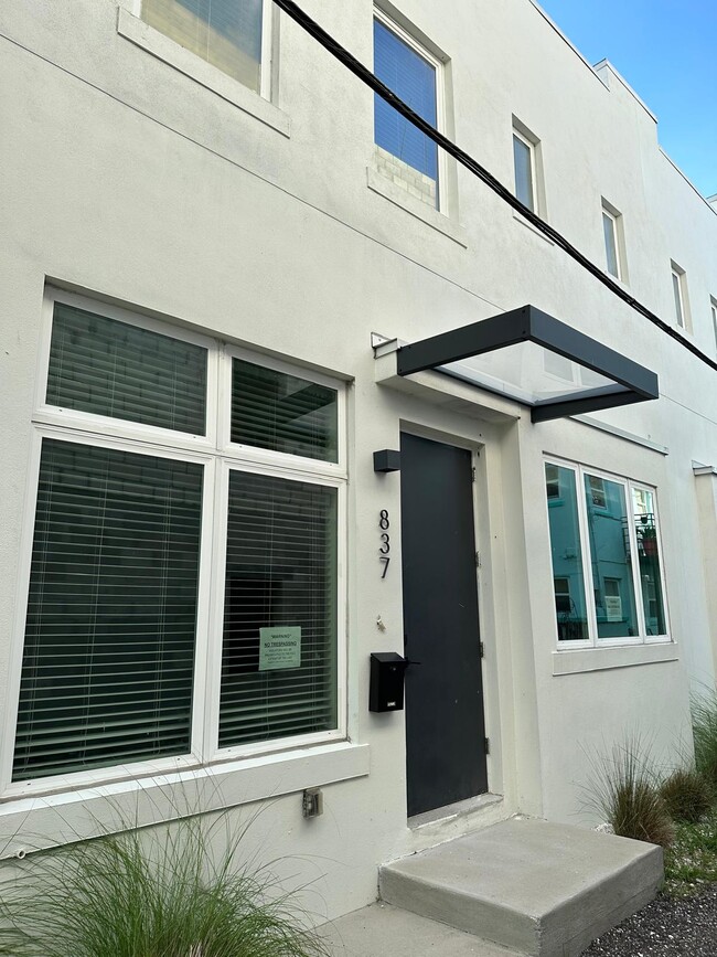 Building Photo - 142-837 Calla Terrace N