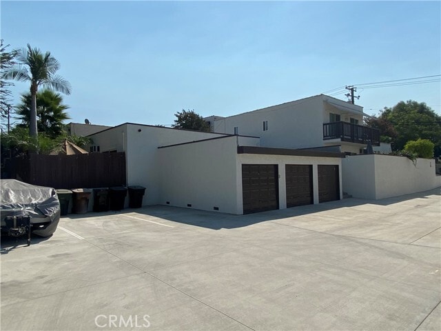 Building Photo - 18641 Oriente Dr