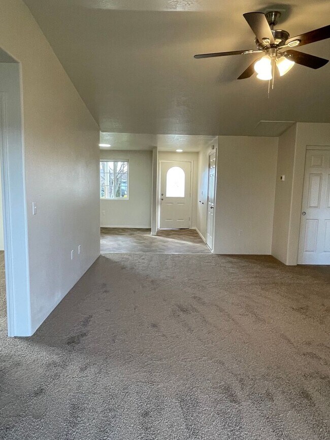 Foto del edificio - Great 3 bdrm, 2 bath home w/ fenced yard &...