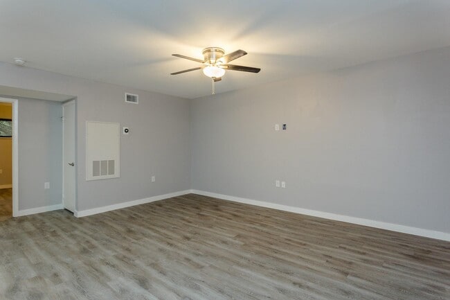 Building Photo - 2810 Beauchamp St