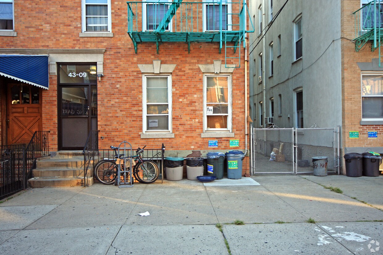 Building Photo - 43-09 34th Ave