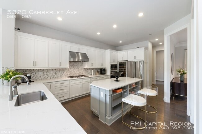 Foto del edificio - New Custom Built Home on Corner Lot