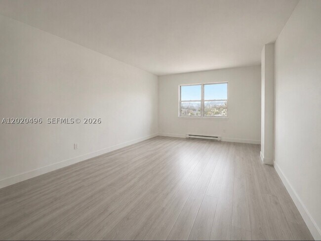 Foto del edificio - 400 Kings Point Dr