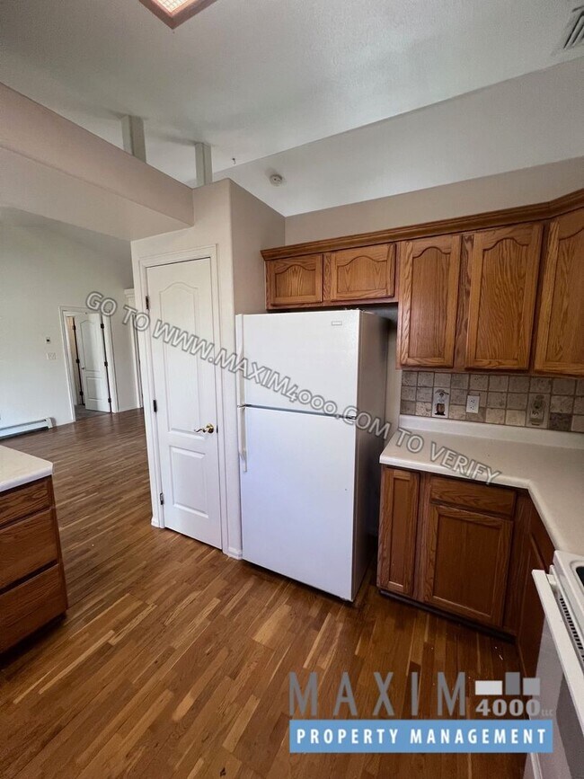 Foto del edificio - 627 Hunter Creek Dr