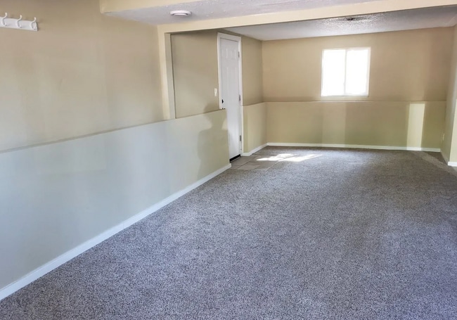 Building Photo - 805 Pioneer Ln