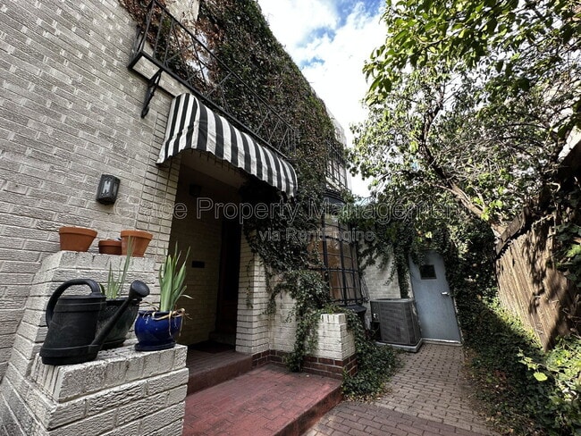 Foto del edificio - 1050 Logan St