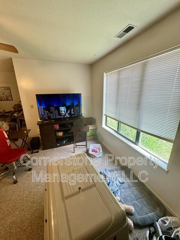 Foto del edificio - 1000 Emery Rd