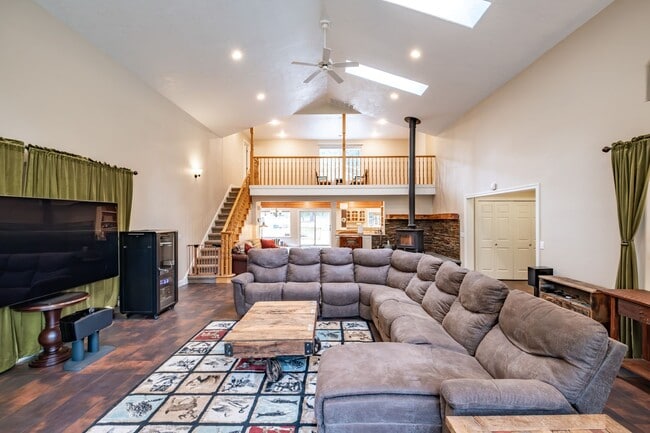 Building Photo - Must See in Bartel’s Canyon View Estates!