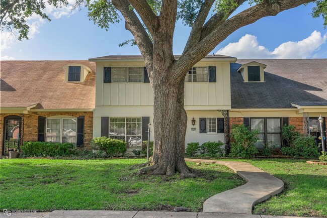 Foto del edificio - Beautiful Townhouse in South Shreveport