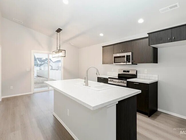 Foto del edificio - 785 SW Alpha St