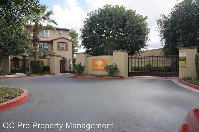 Building Photo - 3 br, 3.5 bath House - 219 E Santa Fe Court
