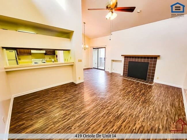 Building Photo - 419 Oriole Dr