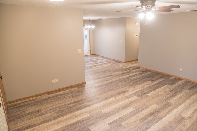 Building Photo - 1405 Martin Ave