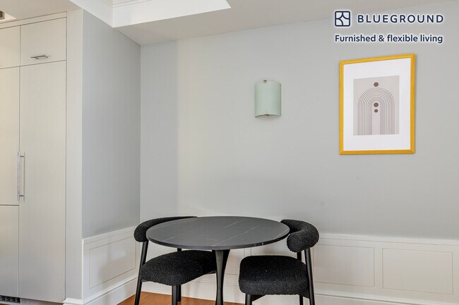 Building Photo - 240 W 73rd St