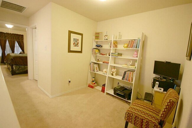 Foto del edificio - 6482 Calgary Woods Ln