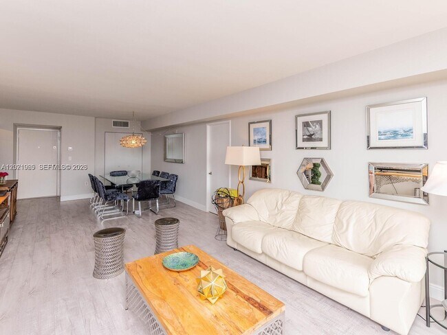 Foto del edificio - 3701 N Country Club Dr