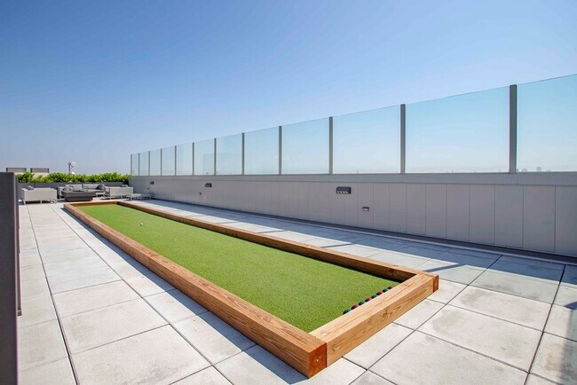 Foto del edificio - 2340 N California Ave