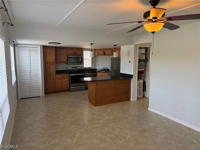 Foto del edificio - 5031 SW 16th Pl