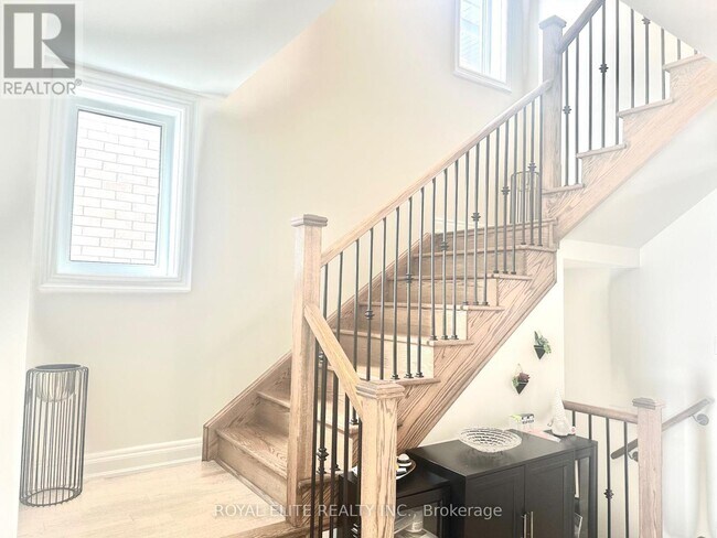 Photo du bâtiment - 38 Kenneth Rogers Cres