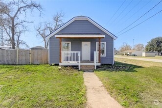 Building Photo - 225 Pecan St
