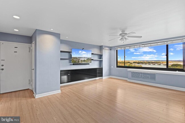 Building Photo - 1021 Arlington Blvd