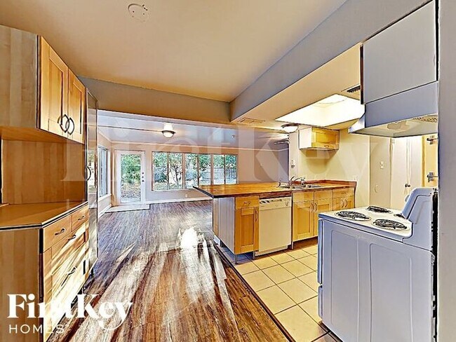 Building Photo - 7505 Evergreen Dr
