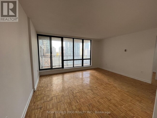 Building Photo - 101 Roehampton Ave