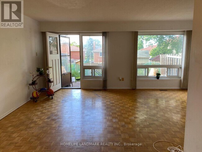 Photo du bâtiment - 155 Corinthian Blvd