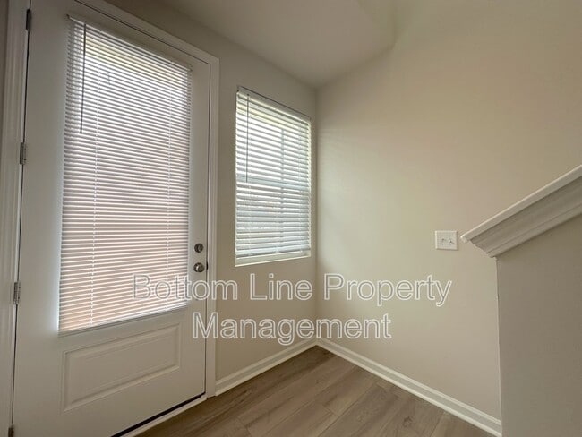 Foto del edificio - 3037 Hutton Gdns Ln