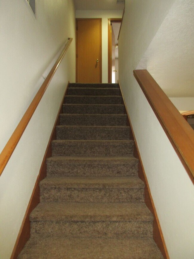 Building Photo - Two Bedroom Duplex in South Salem