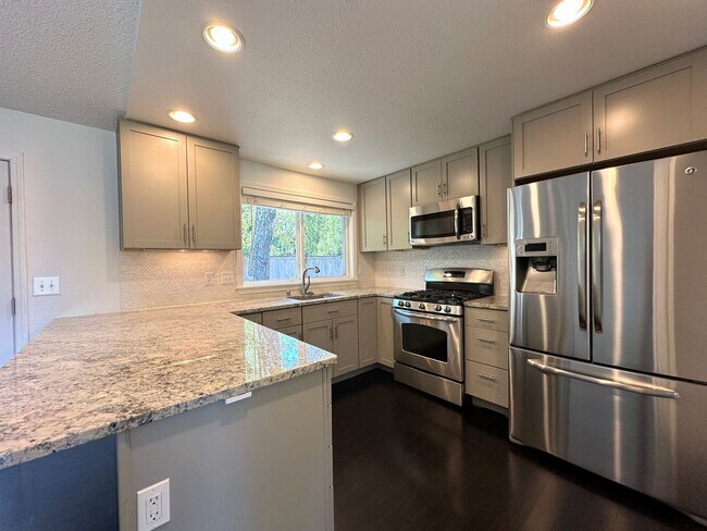 Foto del edificio - Charming 3-bedroom 2-bathroom Steilacoom R...