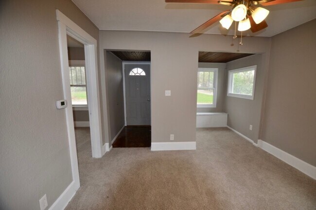 Foto del edificio - Cozy Home near Merle Hay!