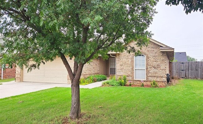 Building Photo - 811 Dogwood Ct