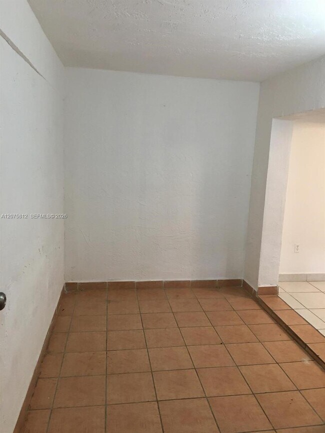 Foto del edificio - 669 W 80th St