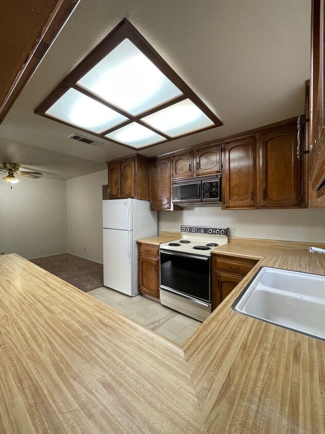 612616 W Yosemite Ave, Merced, CA 95348 Townhome Rentals in Merced