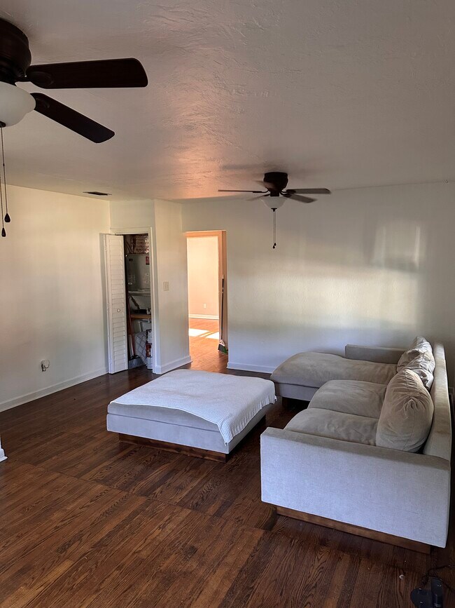 Foto del edificio - 2253 E Home Park Cir