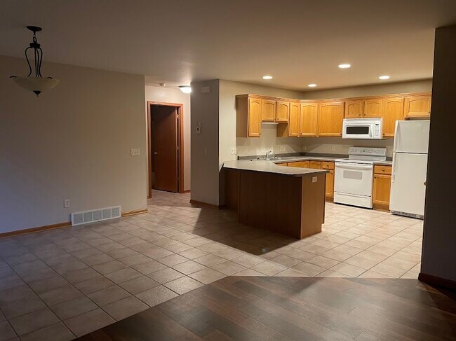 Building Photo - 3721 Valley View Pl