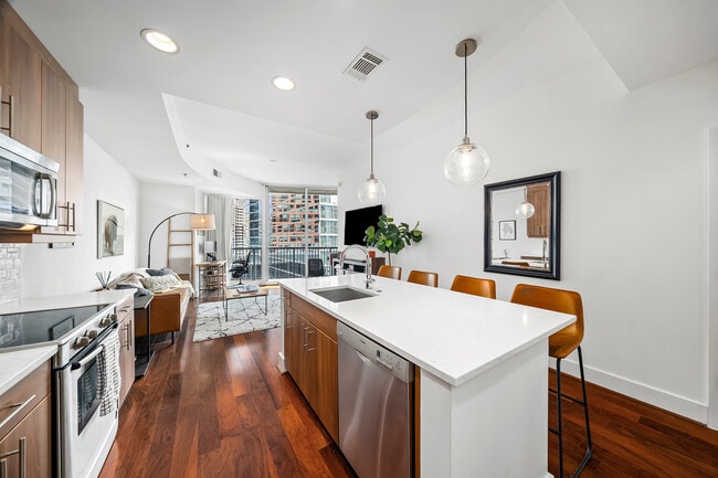 Photo - 1080 Peachtree St NE (Atlanta, GA) Apartment