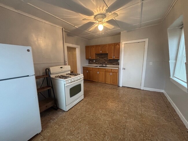 Building Photo - 127 Court St