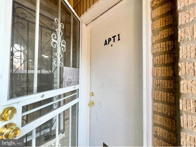 Building Photo - 1607 S 60th St