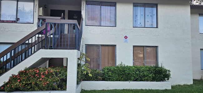Foto del edificio - 2542 Riverside Dr